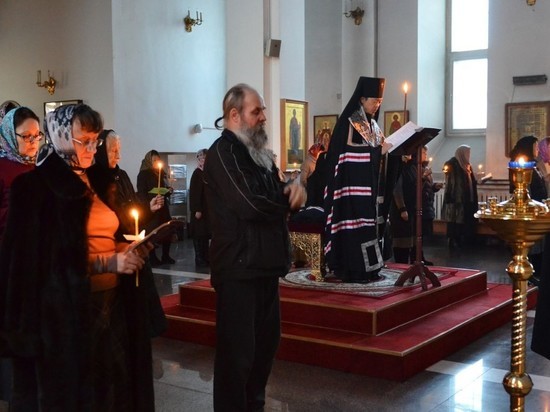 Постовые богослужения начались в храмах Кызыльской епархии