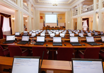 Комитет по госстроительству и законодательству Госдумы поддержал ко второму чтению поправку о проведении общероссийского голосования по изменениям в Конституцию России