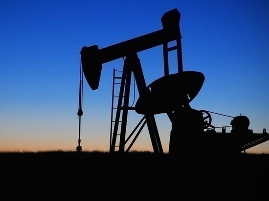 Цены на нефть растут на процент на решении ФРС по ставке