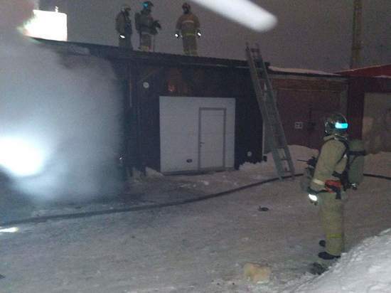 Мужчина пострадал при пожаре в гараже Нового Уренгоя