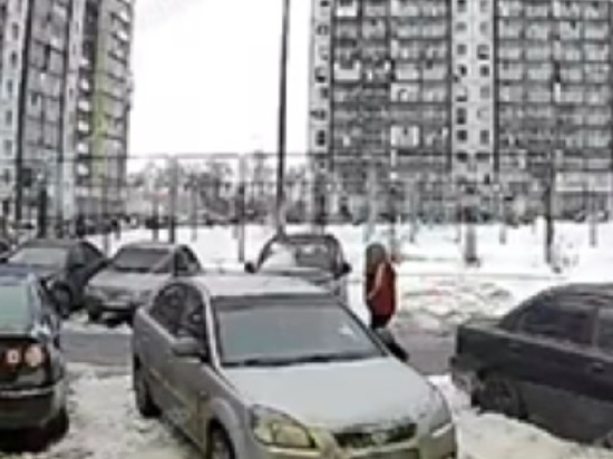 В Челябинске брат не поделил имущество с сестрой и в парике сжег ее машину