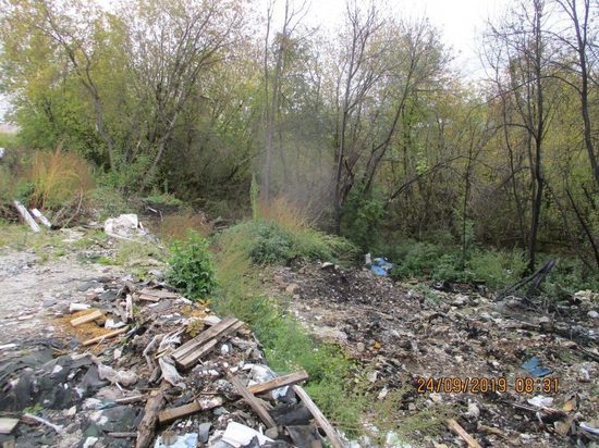 Кировская прокуратура требует ликвидации свалки у гаражей
