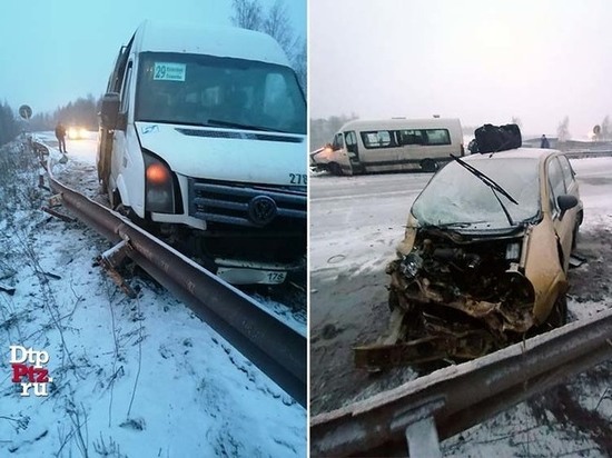 В Петрозаводске в лобовую столкнулись автобус с пассажирами и автомобиль