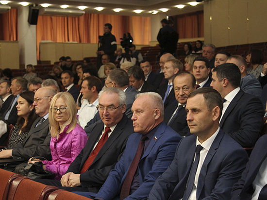 Поправки Праскова о депутатах и их помощниках подписаны губернатором
