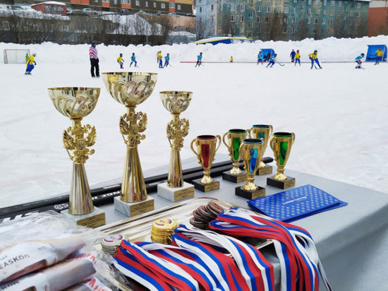 В Мурманске состоялся хоккейный турнир памяти Константина Залетаева