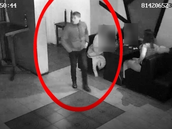 Подозреваемый в краже телефона в читинском баре попал в объектив камеры