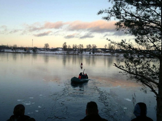 Три рыбака ушли под лед на Горьковском водохранилище
