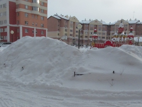 Власти Салехарда продолжают проверять качество уборки снега