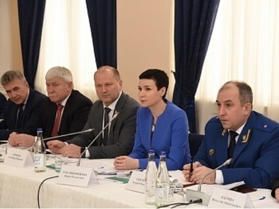 В Ростове прошло первое общественное обсуждение поправок в Конституцию РФ