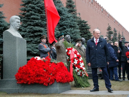Зюганов на могиле Сталина раскрыл роль Путина