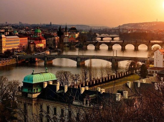 Посольство РФ обвинило главу Праги в оскорблении памяти освободителей города