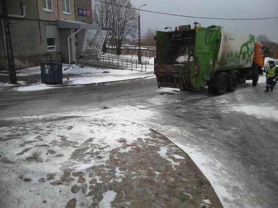 В Петрозаводске мусоровоз наехал на пешехода