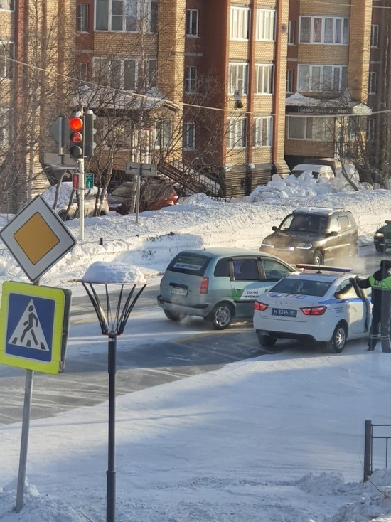 В Салехарде таксист сбил женщину на «зебре»