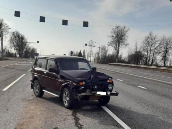 В Сафоновском районе Нива протаранила фуру