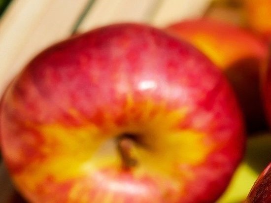 Доктор Комаровский: насколько безопасны красивые и идеальные яблоки