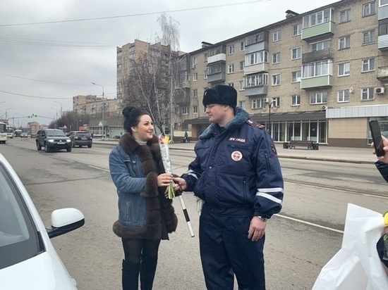 Серпуховских автолюбительниц поздравили с 8 марта