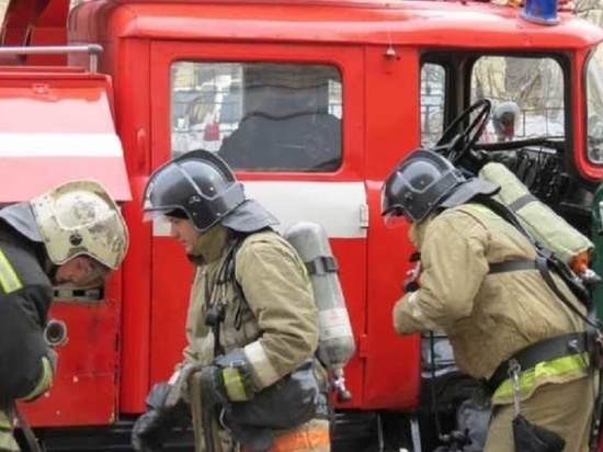 В Брянске из квартиры эвакуировали двух жильцов