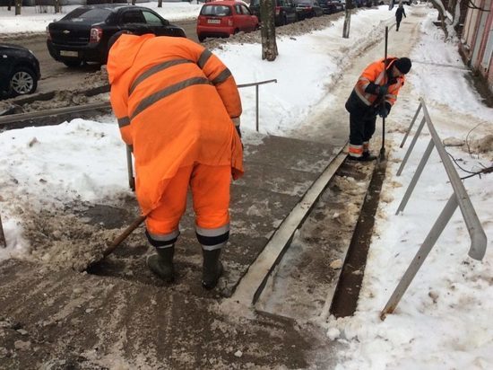 Кировских подрядчиков обязали усилить работу в праздники