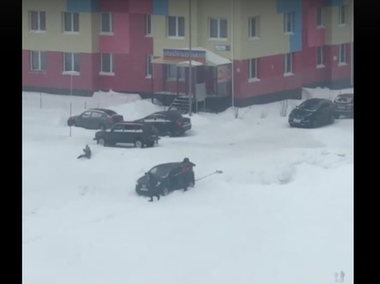 В Ноябрьске любителя езды по тротуарам постигла «мгновенная карма»