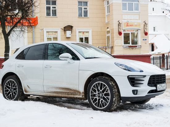 В Новосибирске работник автомойки угнал Порше Кайен клиента