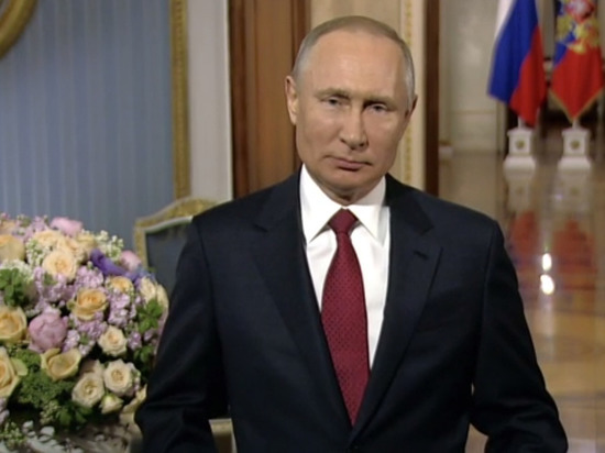 «Лучшие в мире»: Путин поздравил российских женщин с 8 Марта