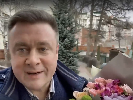 Любимов с утра поздравил «своих любимых девочек» с 8 Марта
