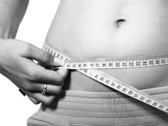 Эндокринолог: почему появляется жир на животе и как его победить