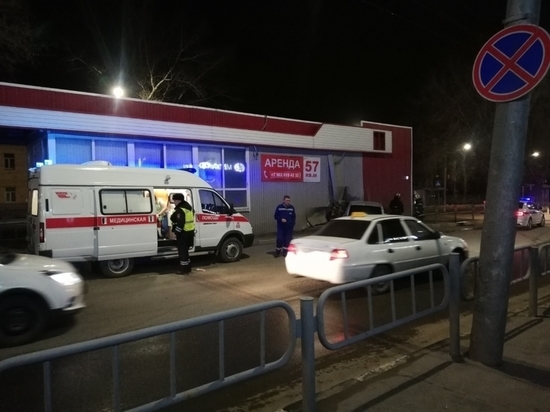 Саратовчанка протаранила пустой магазин
