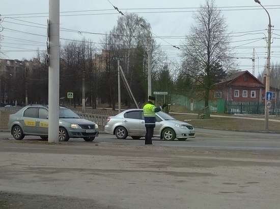 Костромские автоинспекторы: везите народ, господа таксисты, как следует...