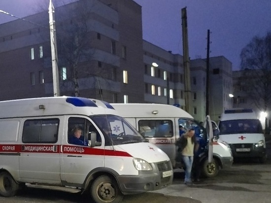 В Ярославле автомобили «скорой помощи» выстроились в очередь в инфекционной больнице