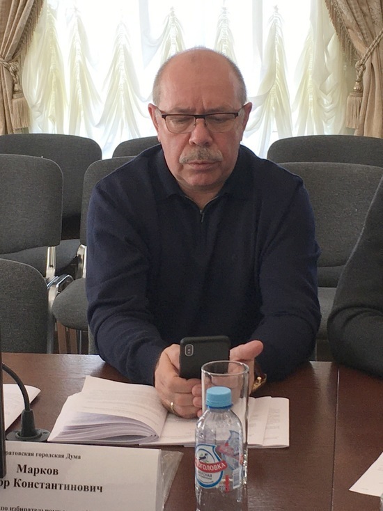 Саратовских депутатов неприятно удивил список подлежащих ремонту тротуаров