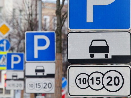 В Воронеже разрешили час бесплатной парковки возле школ и больниц
