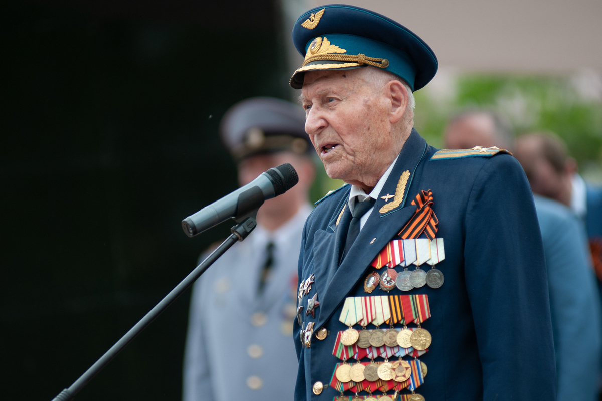 старый ветеран. ветеран тамбов. ветераны тамбовской области. ветераны с орденами. выставка фотографий герои тамбовской области.