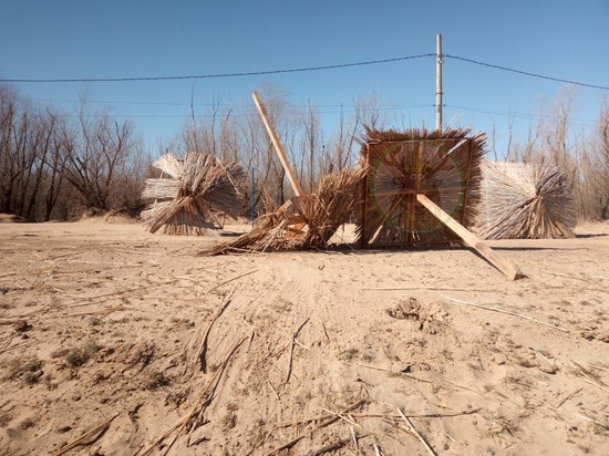 В Астрахани разрушен пляж на Городском острове