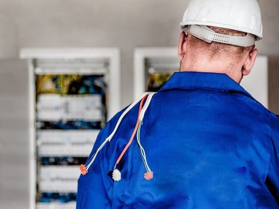 Ожоги 37 процентов тела: 65-летнего электромонтажника из Уфы ударило током