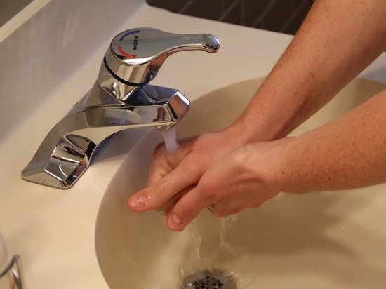 Иммунолог Бессмертный рассказал о вреде для здоровья частого мытья рук