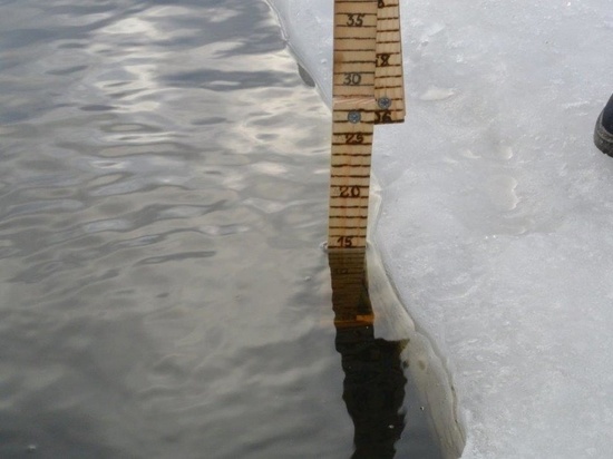 В Петрозаводской губе, несмотря на запрет, продолжают выходить на лед