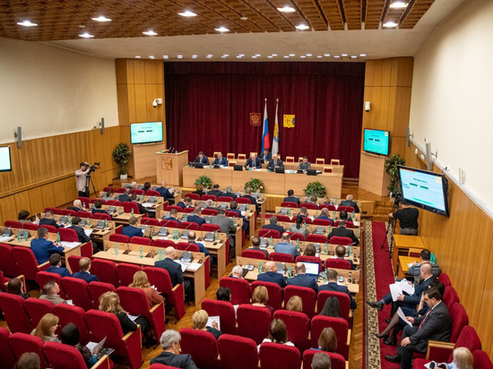 Кировские депутаты одобрили поправки в Конституцию РФ