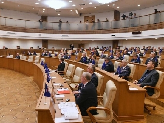 Куйвашев попросил парламентариев выехать в избирательные округа, чтобы рассказать избирателям об изменениях