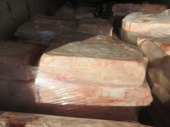 19 тонн свиного жира не пропустили через границу в Псковской области