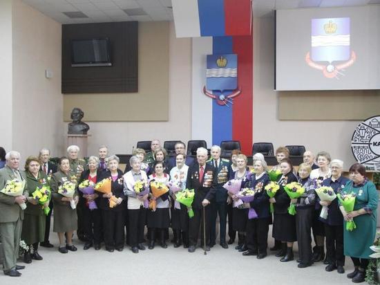 Ветеранам Калуги вручили юбилейные медали