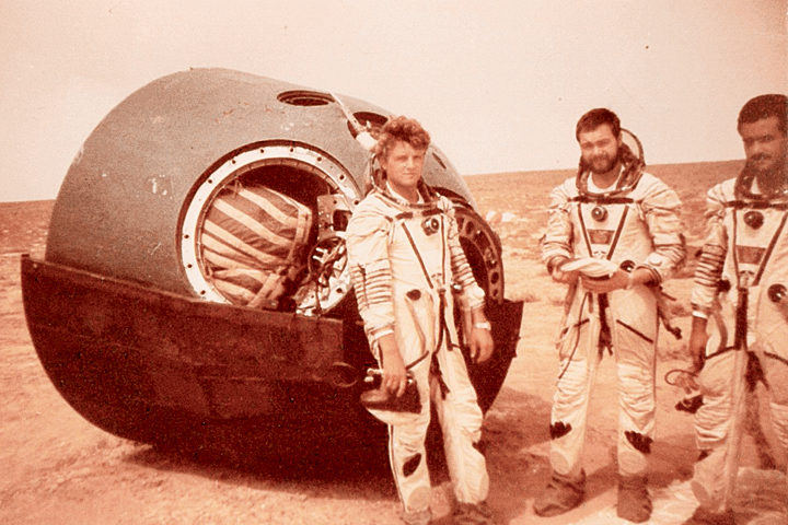 Скафандр первых советских космонавтов. Первый отряд Космонавтов 1960 год. Первые советские скафандры для Космонавтов.