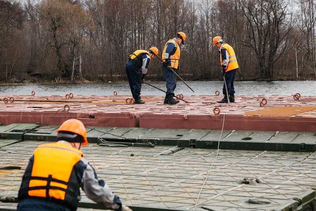 Когда откроют понтонный мост на зеленый остров. Липецк зеленый остров мост. Понтонный мост Липецк. Зелёный остров Липецк. Зеленые понтоны.