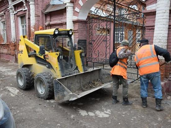 Власти Саратова начали масштабную уборку города после зимы