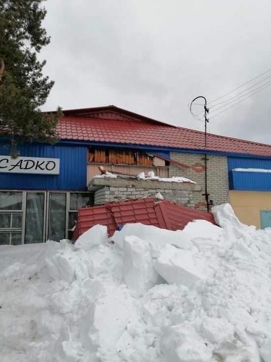 Часть магазина обрушилась в поселке под Ноябрьском