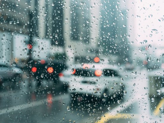 Снегопад в Саратове. Водителей предупреждают об опасности на дорогах