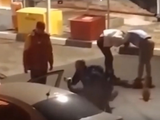 В Казани на АЗС подрались две семейные пары