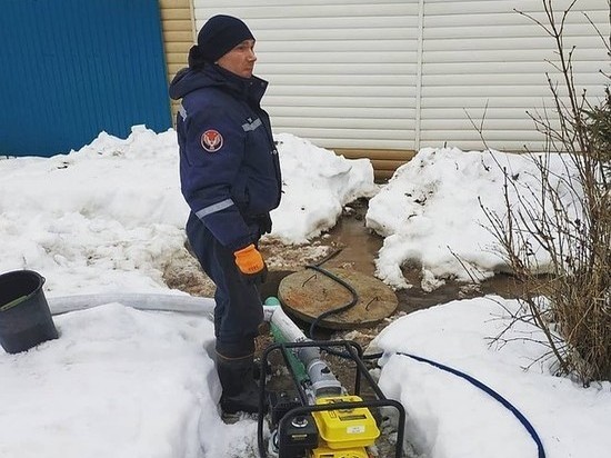 В Воткинске талые воды подтопили двухэтажный жилой дом
