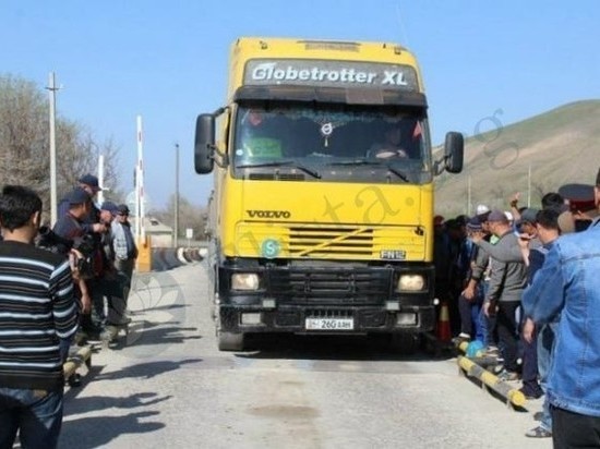 Киргизские дальнобойщики из Ирана домой поедут через Калмыкию