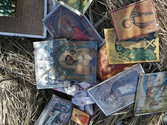В Брянской области на помойке нашли иконы
